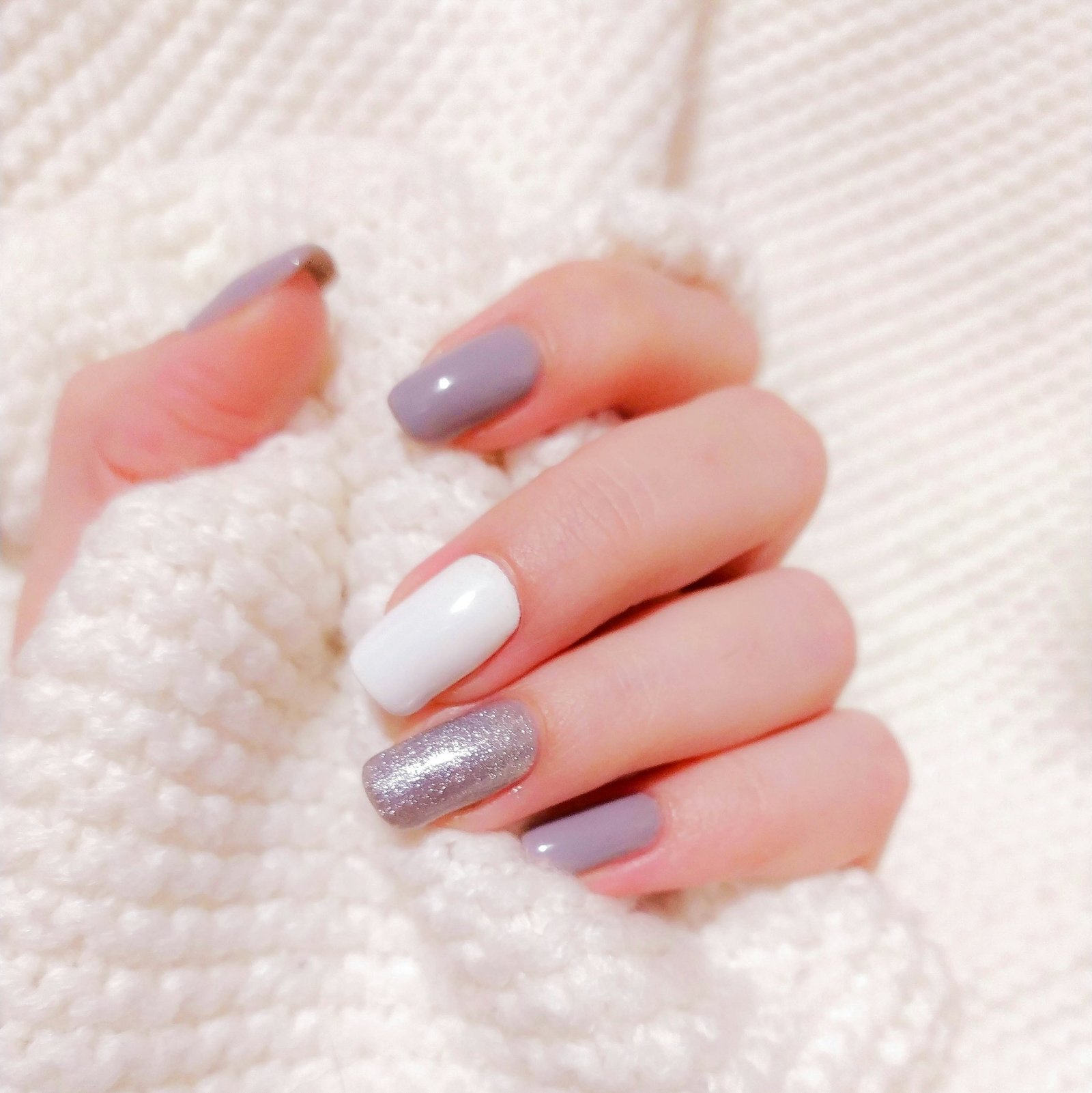 Minimalist Nails
